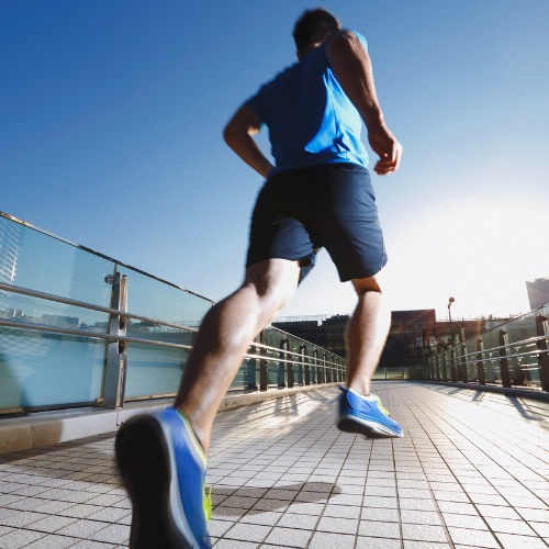 Common running injuries image emphasizing shin splints, knee pain, and Achilles tendon issues with focus on prevention and early treatment